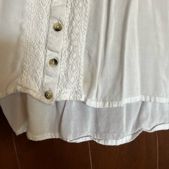 White Blouse with buttons! - Picture 3 of 3